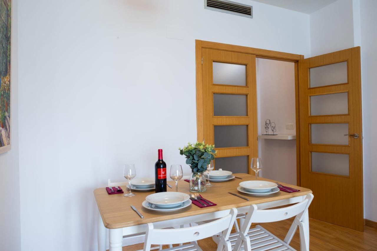 Lovely 2 Bedroom Terrace Wifi Parking Ac Heating Attic Valencie Exteriér fotografie