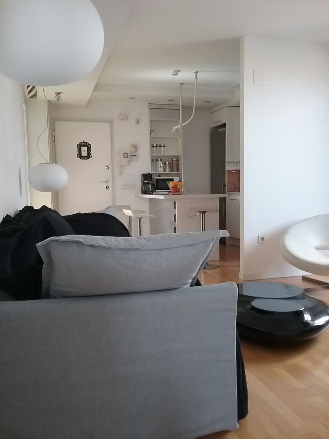 Lovely 2 Bedroom Terrace Wifi Parking Ac Heating Attic Valencie Exteriér fotografie
