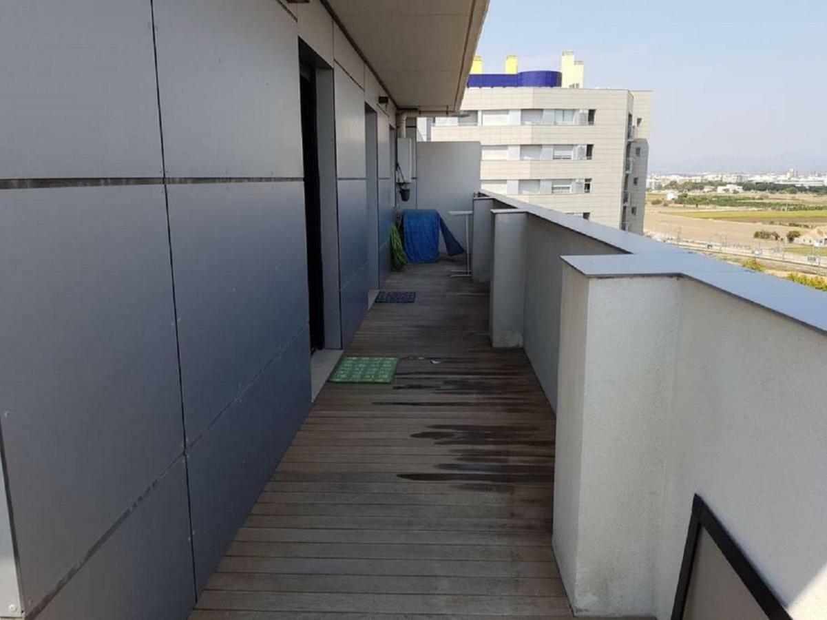 Lovely 2 Bedroom Terrace Wifi Parking Ac Heating Attic Valencie Exteriér fotografie